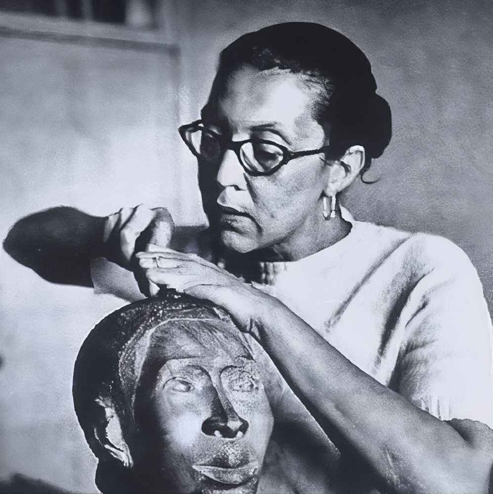 Elizabeth Catlett, Mexican, 1915, Contemporary Artist