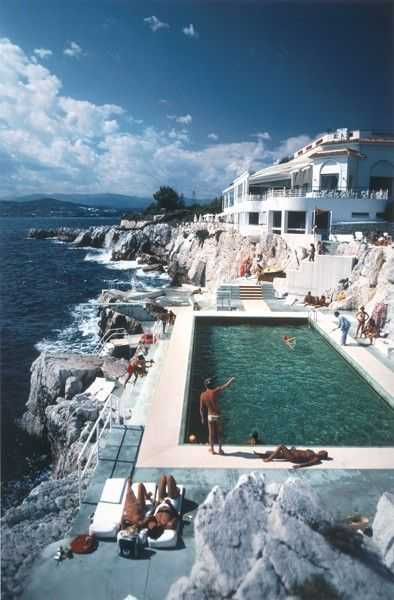 Slim Aarons, ‘Eden Roc Pool (Medium)’, 1976, Photography, C-Type Print, null, Numbered