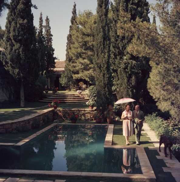 Slim Aarons, ‘Garden Stroll (Small)’, 1961, Photography, C-Type Print, null, Numbered