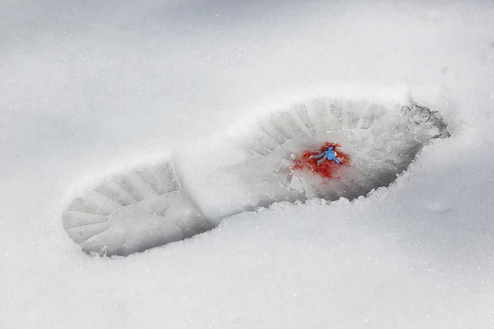 Slinkachu, ‘Stroll (Small)’, 27-02-2013, Print, C-Type Photographic Print, Andipa Gallery, Numbered