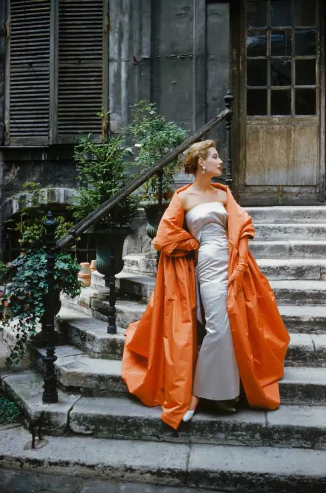 Mark Shaw, ‘Givenchy Rust Cape in Courtyard (Small)’, 1955, Print, Pigment print on Hahnemϋhle photo rag paper, null, 