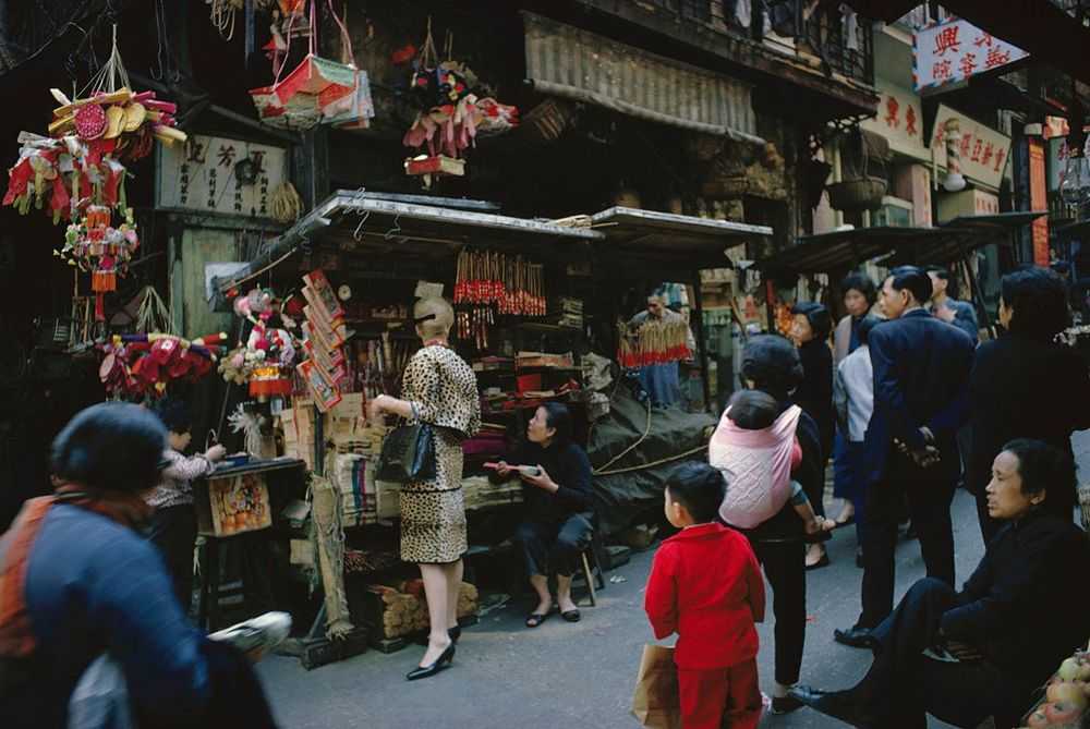 Mark Shaw, ‘Tiger Morse in Leopard Print, Shops’, 1962, Print, Pigment print on Hahnemϋhle photo rag paper, null, 