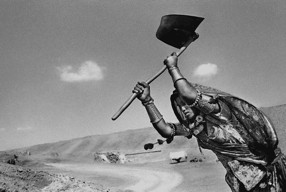 Sebastião Salgado, ‘Rajasthan Canal Works, India’, 1989, Print, Platinum-Palladium Print, null, Dated