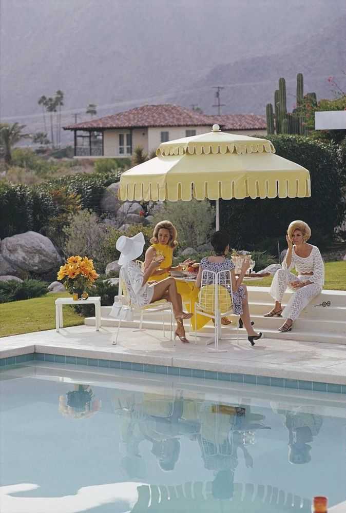 Slim Aarons, ‘Nelda and Friends, Palm Springs (Medium)’, 1970, Photography, C-Type Print, null, Numbered