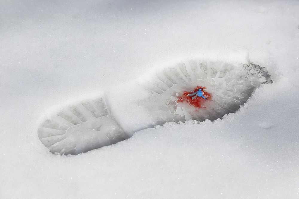 Slinkachu, ‘Stroll (Medium)’, 27-02-2013, Print, C-Type Photographic Print, Andipa Gallery, Numbered