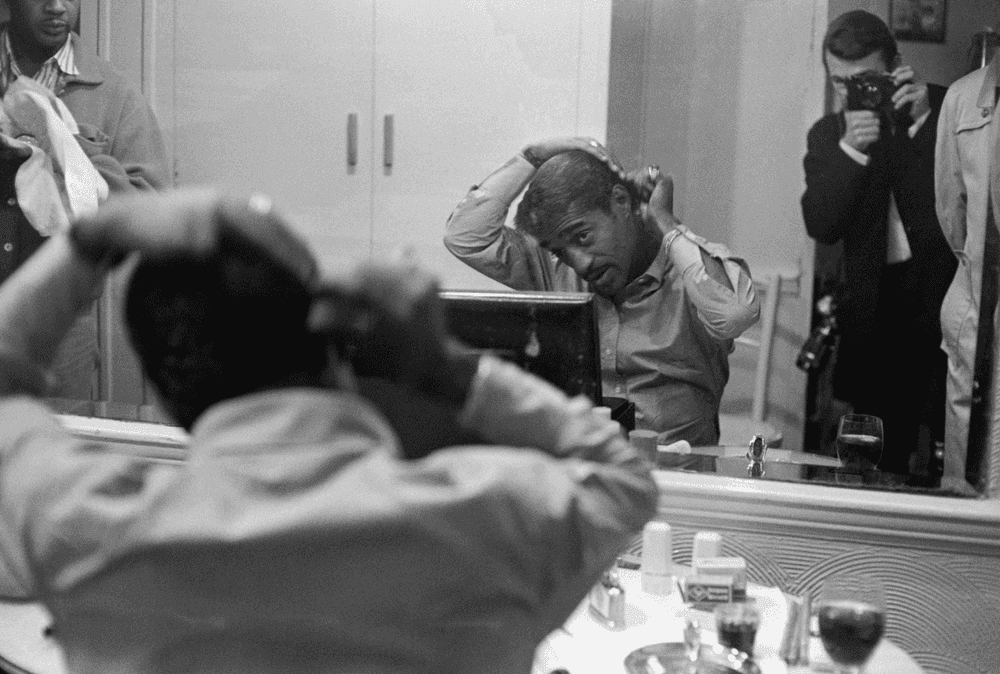 Terry O'Neill, ‘Sammy Davis Jr. Backstage’, 1961, Photography, Silver gelatin print, null, 