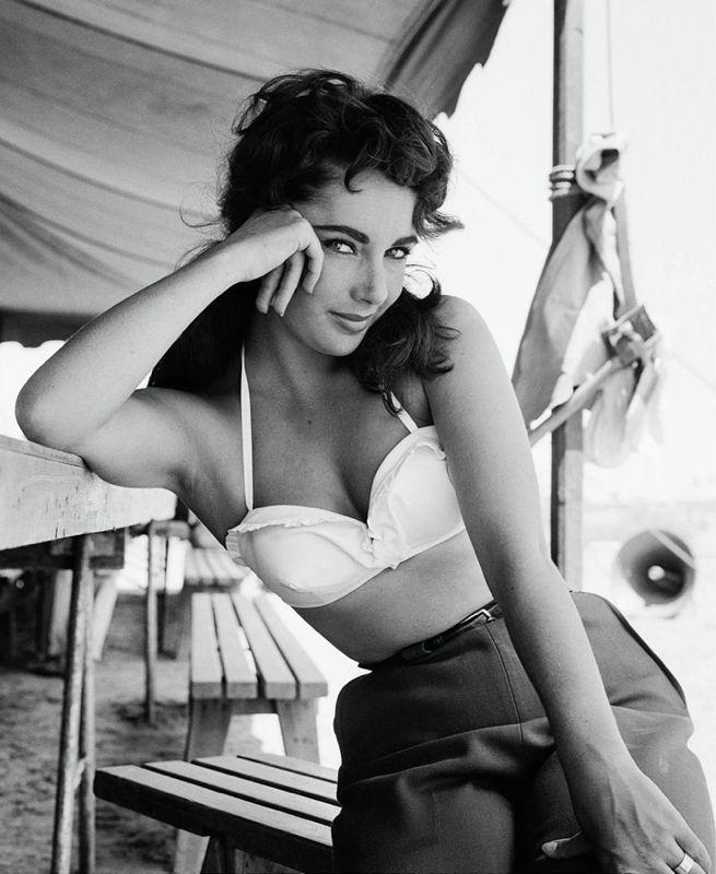 Artwork - Elizabeth Taylor on the Set of Giant