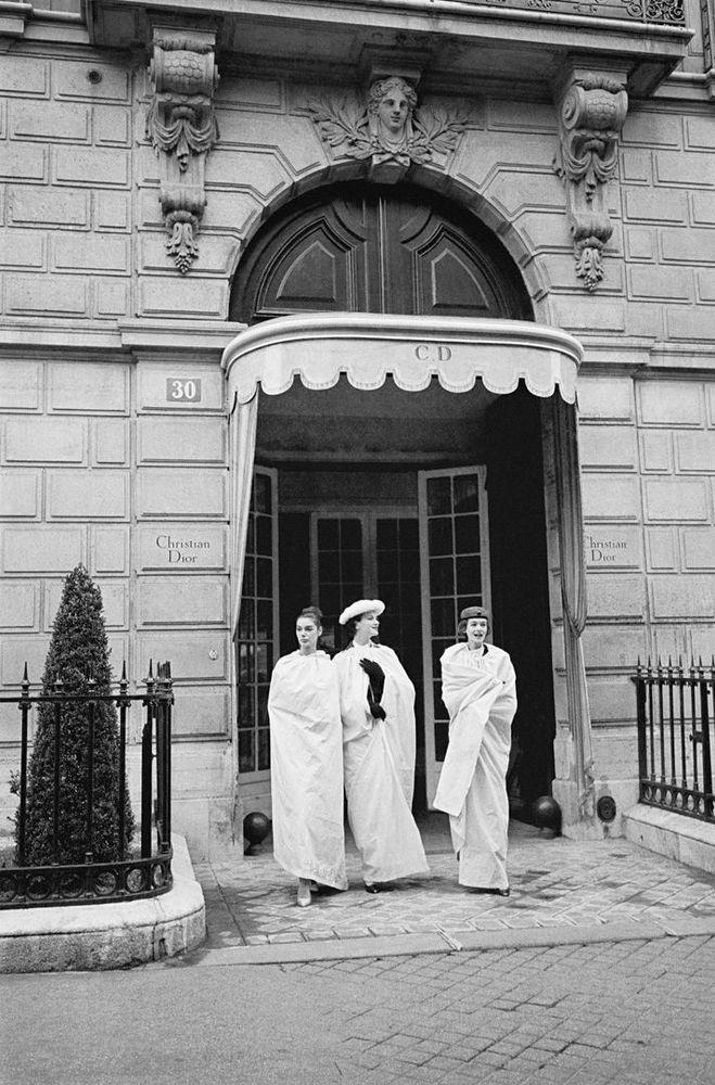 Artwork - Dior, Three Models in Doorway