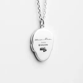 https://cdn.fairart.io/thumbnail_Adriana_Oliver_Portrait_Man_Necklace_2_f33f251e6b.webp - 1