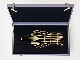 https://cdn.fairart.io/thumbnail_Ai_Weiwei_Middle_Finger_2022_2_a75b91bd23.jpg - 1