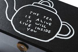 https://cdn.fairart.io/thumbnail_David_Shrigley_The_Tea_Is_Alive_2_af76e17ea3.jpg - 1