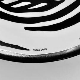 https://cdn.fairart.io/thumbnail_Joshua_Vides_Reality_to_Idea_Ceramic_Lunch_Plate_3_a3ea4e409c.jpg - 2