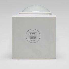 https://cdn.fairart.io/thumbnail_Maurizio_Cattelan_L_O_V_E_Snow_Globe_2_c36db6642c.jpg - 1