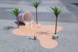 https://cdn.fairart.io/thumbnail_Slinkachu_Oasis_1_87a0fd5f50.jpeg - 0