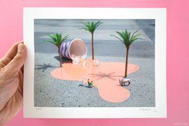 https://cdn.fairart.io/thumbnail_Slinkachu_Oasis_2_79b528e281.jpeg - 1
