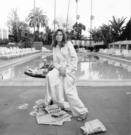Faye Dunaway on Table