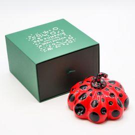 https://cdn.fairart.io/thumbnail_Yayoi_Kusama_Naoshima_Pumpkin_Red_2_e82df6be6d.jpg - 1