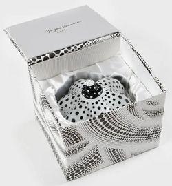 https://cdn.fairart.io/thumbnail_Yayoi_Kusama_Pumpkin_2_Limoges_White_Black_2_7ba4ae0976.jpeg - 1
