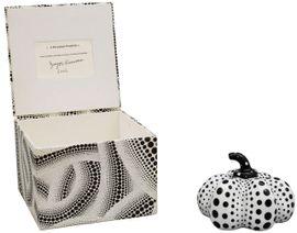 https://cdn.fairart.io/thumbnail_Yayoi_Kusama_Pumpkin_3_Limoges_White_Black_2_de61473a44.jpg - 1