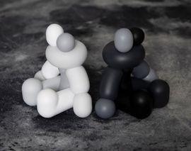 https://cdn.fairart.io/thumbnail_Yoon_Hyup_YNHP_Juggler_White_2_fcce790c5a.jpg - 1