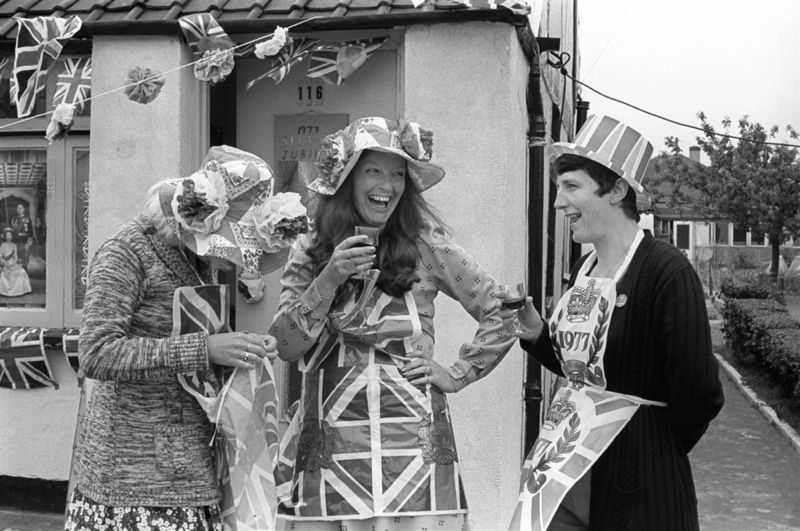 Homer Sykes, ‘Jubilee Day Drinks’, 1977, Photography, Archival Pigment print, null,
