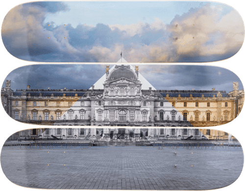 LA PYRAMIDE, 19 JUIN 2016, 21H23 © PYRAMIDE, ARCHITECTE I. M. PEI, MUSE´E DU LOUVRE, PARIS, FRANCE, 2016 (Skateboards)
