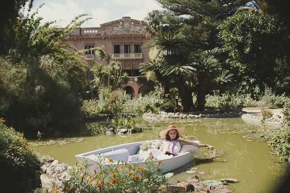 Slim Aarons, ‘Donna Fabrizia Lanza Di Mazzarino, 1984 (Small)’, 1984, Photography, C-Type Print, null, Numbered
