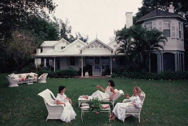 Slim Aarons, ‘Drinks on the Lawn (Small)’, 1960, Photography, C-Type Print, null, Numbered