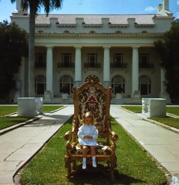 Slim Aarons, ‘Family Chair (Small)’, 1968, Photography, C-Type Print, null, Numbered