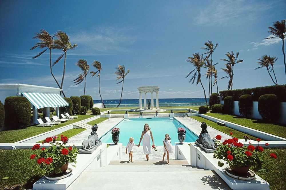 Slim Aarons, ‘Neo-Classical Pool (Small)’, 1985, Photography, C-Type Print, null, Numbered