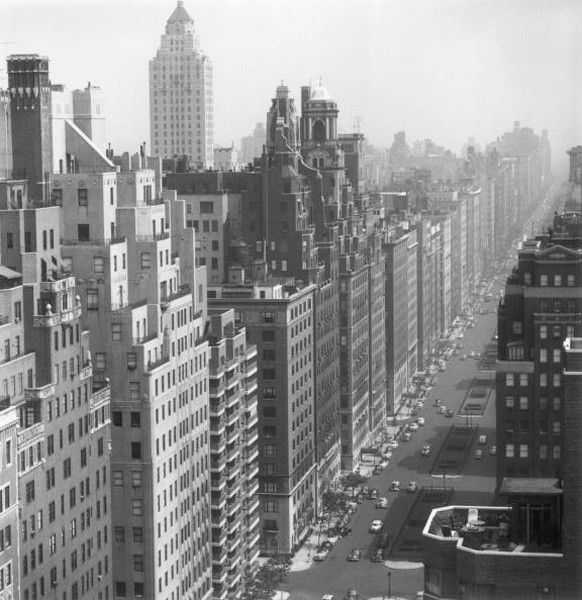 Slim Aarons, ‘Park Avenue, 1953 (Large)’, 1953, Photography, C-Type Print, null, Numbered