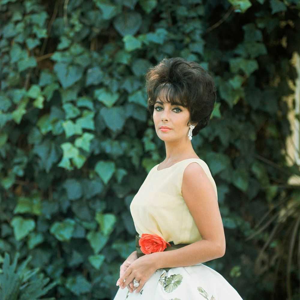 Mark Shaw, ‘Elizabeth Taylor in Yellow Chiffon, Side View 1, 1961’, 1961, Print, Pigment print on Hahnemϋhle photo rag paper, null,
