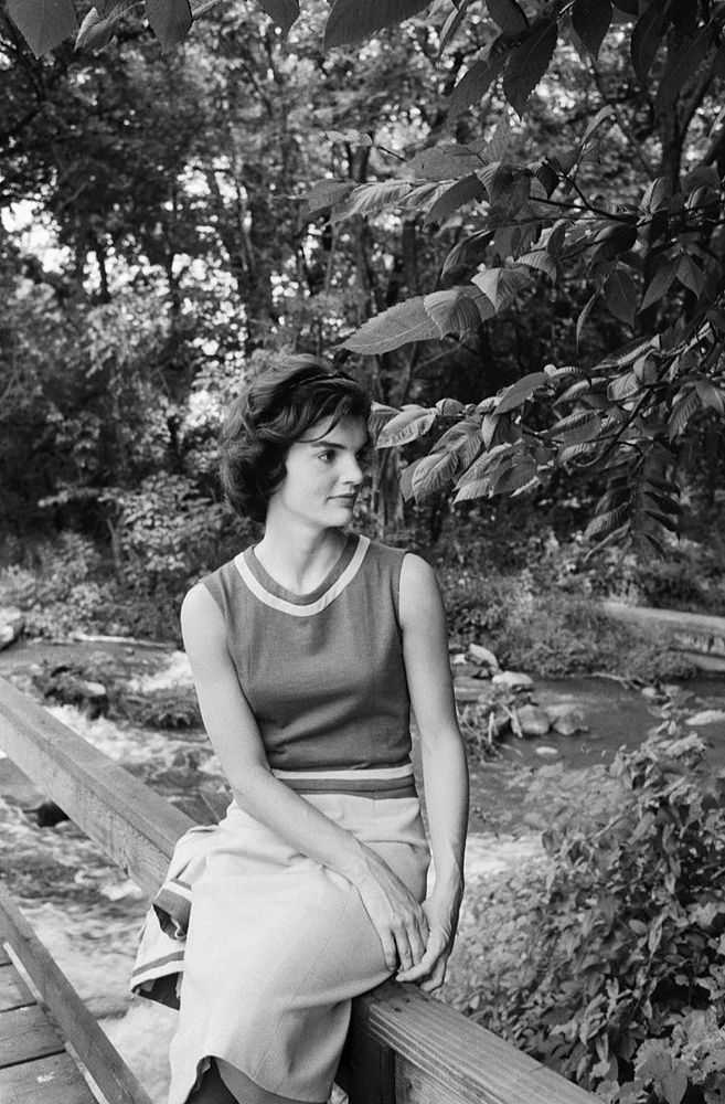 Mark Shaw, ‘Kennedy, Jackie Sits on Georgetown Bridge (Small)’, 1959, Print, Pigment print on Hahnemϋhle photo rag paper, null,