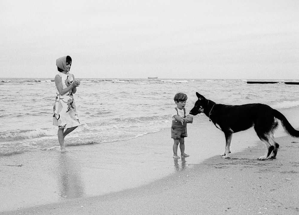 Mark Shaw, ‘Kennedy, Jackie and John Jr. With Clipper,1963’, 1963, Print, Pigment print on Hahnemϋhle photo rag paper, null,