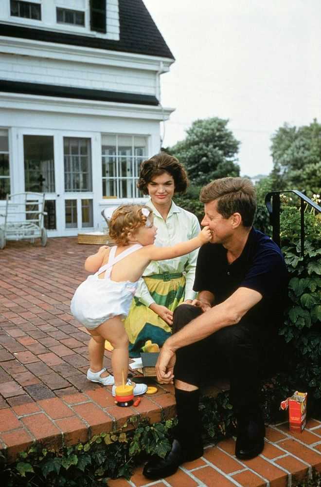Mark Shaw, ‘Kennedy, John F. And Jackie and Caroline on Patio, 1959’, 1959, Print, Pigment print on Hahnemϋhle photo rag paper, null,