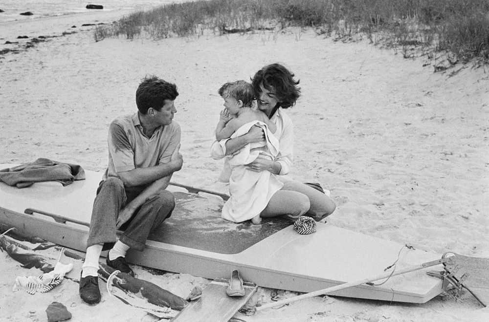 Mark Shaw, ‘Kennedys, John, Jackie and Caroline, Beached Boat (Large)’, 1959, Print, Pigment print on Hahnemϋhle photo rag paper, null,