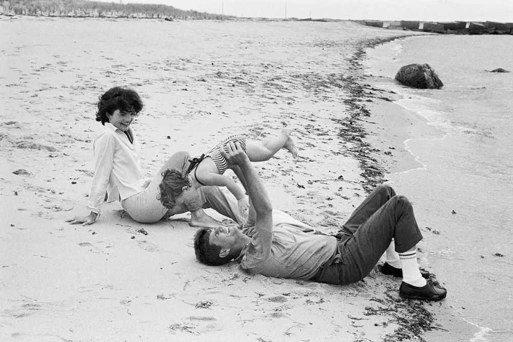 Mark Shaw, ‘Kennedys, John Lifts Caroline on Beach (Medium)’, 1959, Print, Pigment print on Hahnemϋhle photo rag paper, null,