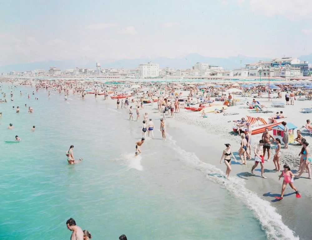 Massimo Vitali, ‘Viareggio Red Fins’, 2006, Photography, Offset lithographs in colours on smooth wove paper, null, Numbered