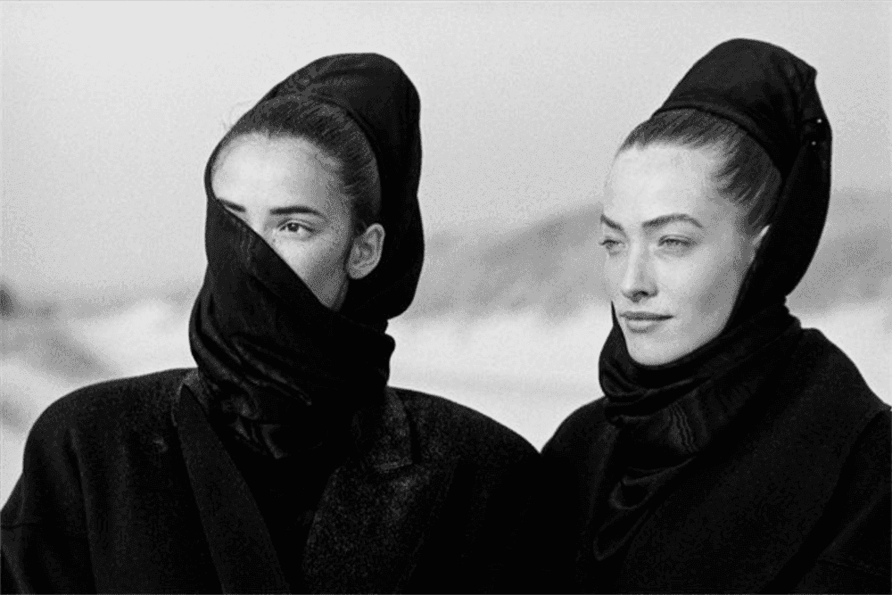 Peter Lindbergh, ‘Tatjana Patitz, Linda Spierings’, 1996, Print, Gelatin silver print, null, Numbered, Dated
