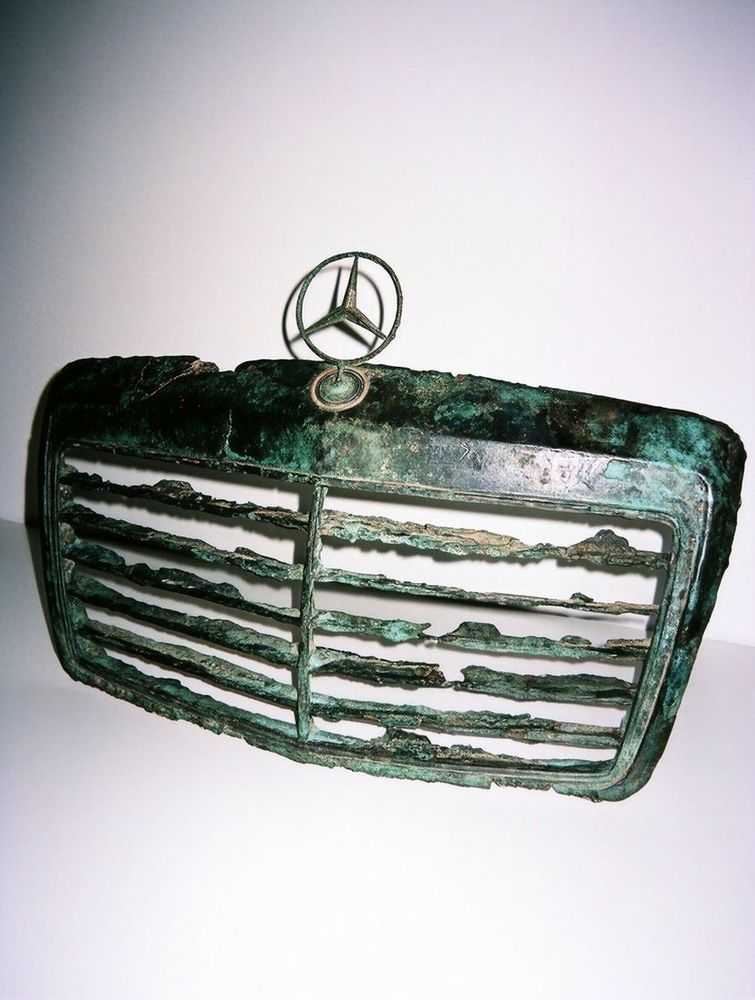 Artwork - https://cdn.fairart.io/large_mercedes_grille_1500_1a27f6648e.jpg