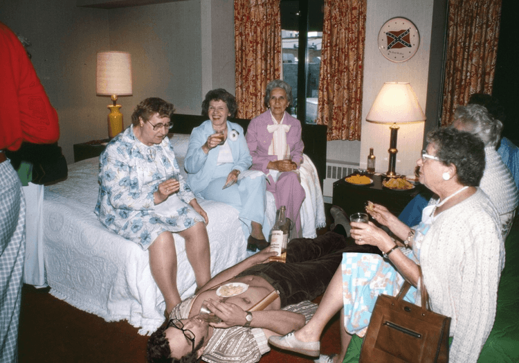 Recollections in America - Party on Twin Beds, Los Angeles