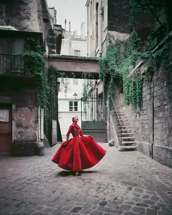 Chanel Red Velvet Dinner Dress in Cour De Rohan (Large)